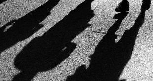 دریوزگیِ عالیجنابان سیاه و سفید زیر سایه عالیجنابان خاکستری