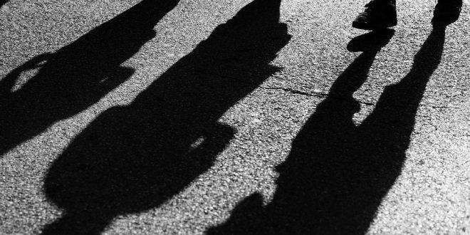 دریوزگیِ عالیجنابان سیاه و سفید زیر سایه عالیجنابان خاکستری