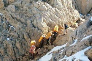 کولبری انتخاب نیست آخرین راه برای نان بین مرگ و زندگیست،کولبر،میلاد میری،مرز،کولبری،عکس کولبر