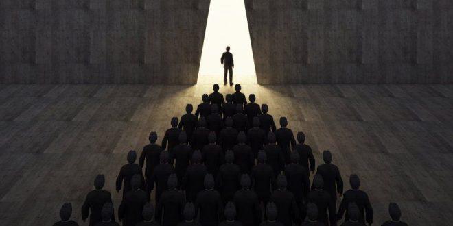 کاریزمای واقعی یا توهم کاریزماتیک