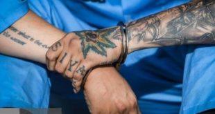 شلوار شش جیب داش سالی و گوشی پزشکی دکتر کامبیز