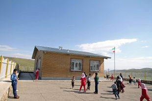 افتتاح‌ مدارس روستایی با همت مؤسسه‌ی موج‌ مهربانی خیرین مدرسه ساز، چه ربطی به جناب نماینده دارد؟!, بهزاد رحیمی, بهنام نیکسرشت