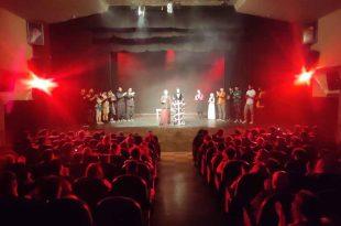 نمایش «ده‌نگمان نابیستن» با سالن پر تمام شد + تصاویر